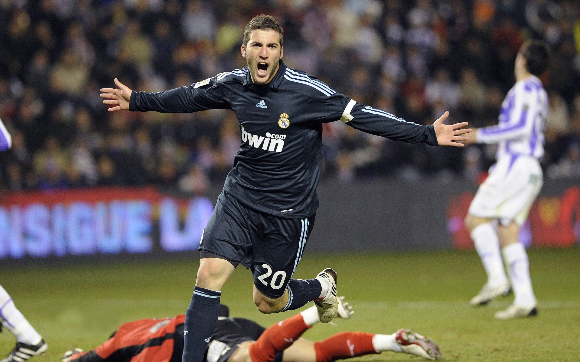 当战术棋盘遇上艺术家,卡瓦哈尔用一场比赛重新定义统治力