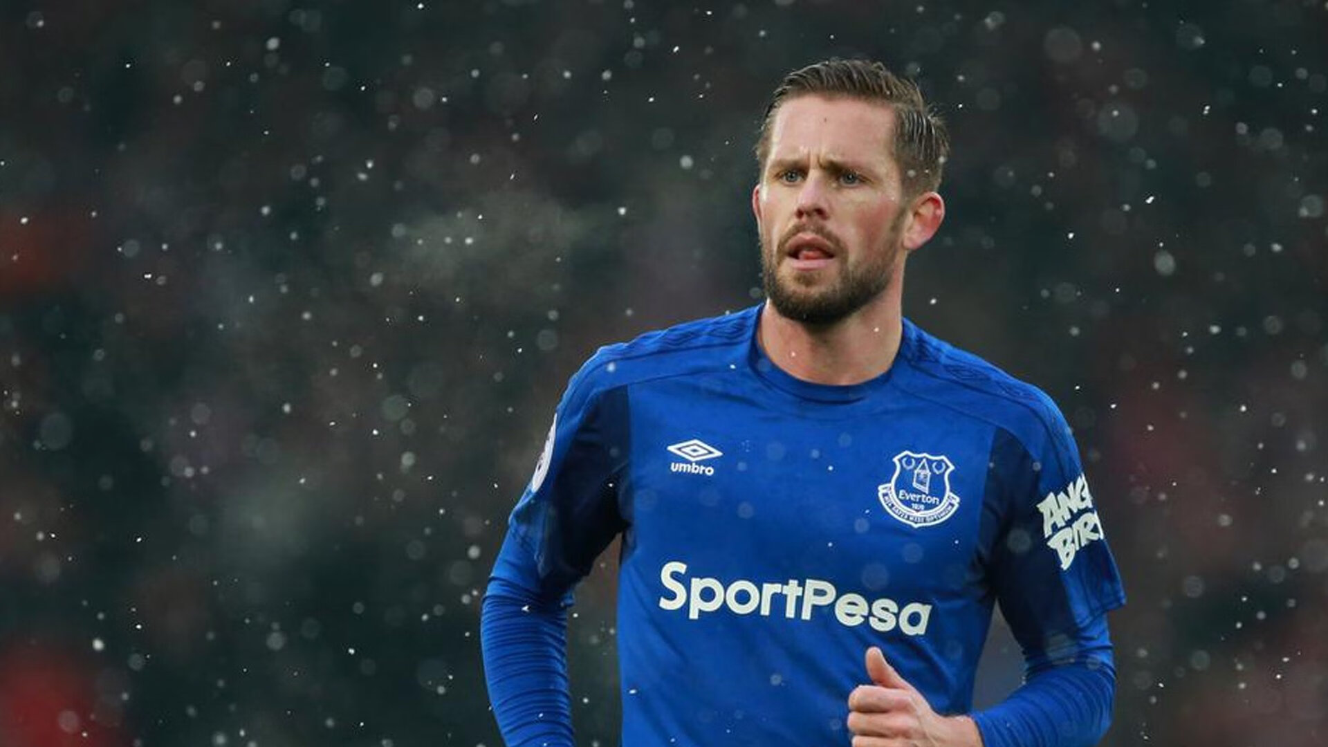 从暗夜到破晓，F1街道赛之夜，一位骑士如何将赛后评分彻底拉满